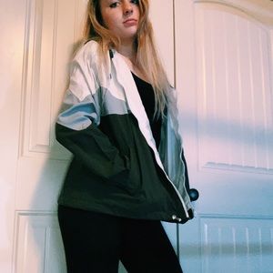 Sporty like Nike windbreaker